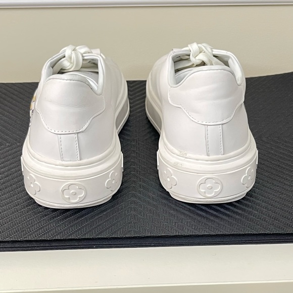 SOLD 😃  AUTHENTIC Louis Vuitton Women’s LV Off White Sneakers Sz. US 9.5 - Picture 6 of 16